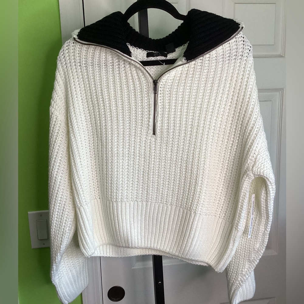 RDI Heavy White/Black 3/4 Zip Sweater, size Large, NWT